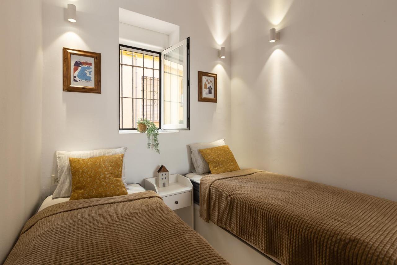 Precioso Apartamento Con Patio Y Dos Habitaciones En El Barrio De Picasso Malaga Luaran gambar